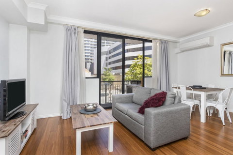 6 Executive Eastside Parking, Gym & Pool - Holiday Sunshine Coast 0