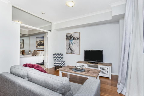 6 Executive Eastside Parking, Gym & Pool - Holiday Sunshine Coast 4