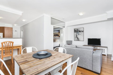 6 Executive Eastside Parking, Gym & Pool - Holiday Sunshine Coast 8
