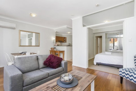 6 Executive Eastside Parking, Gym & Pool - Holiday Sunshine Coast 1