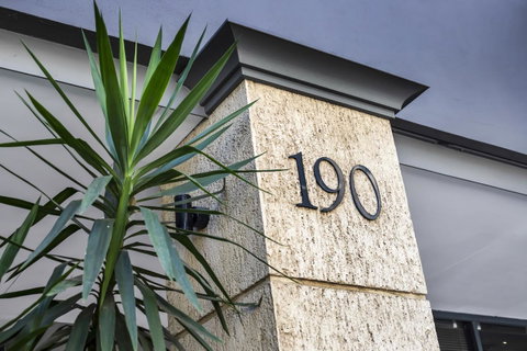 6 Executive Eastside Parking, Gym & Pool - Holiday Sunshine Coast 9