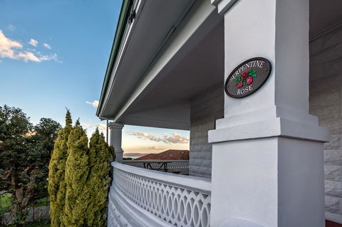 Serpentine Rose - Sunshine Coast Tourism 0