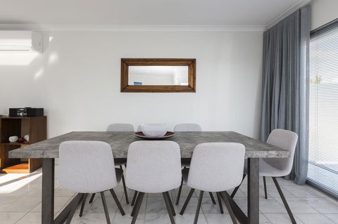 Cottesloe Beach House II - Sunshine Coast Tourism 5