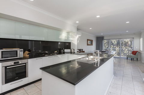 Cottesloe Beach House II - Sunshine Coast Tourism 2