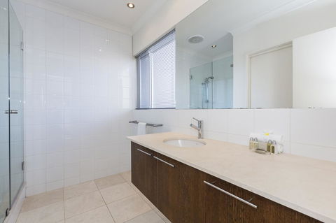Cottesloe Beach House II - Sunshine Coast Tourism 18