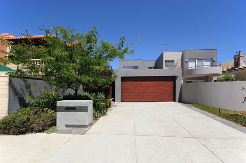 Cottesloe Beach House II - Sunshine Coast Tourism 22