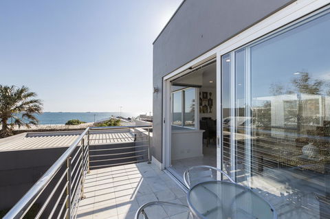 Cottesloe Beach House II - Sunshine Coast Tourism 9