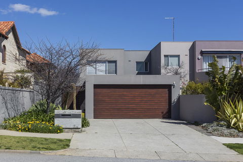 Cottesloe Beach House II - Sunshine Coast Tourism 26