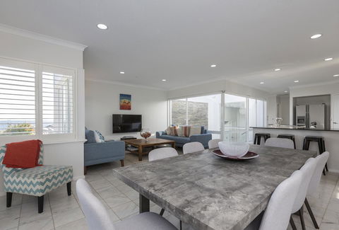 Cottesloe Beach House II - Sunshine Coast Tourism 1