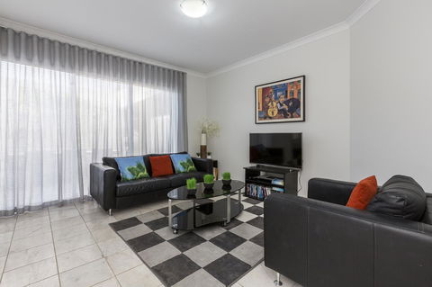 Cottesloe Beach House II - Sunshine Coast Tourism 7