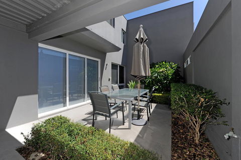 Cottesloe Beach House II - Sunshine Coast Tourism 21