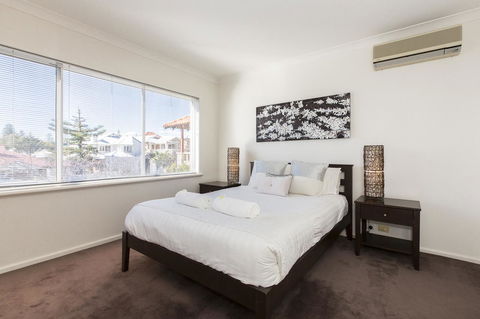 Cottesloe Beach House II - Sunshine Coast Tourism 14