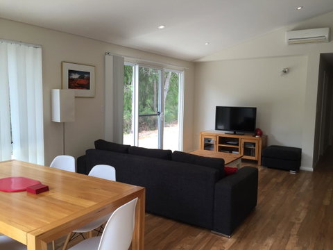 Cape Villas Dunsborough Unit 2 - Sunshine Coast Tourism 1