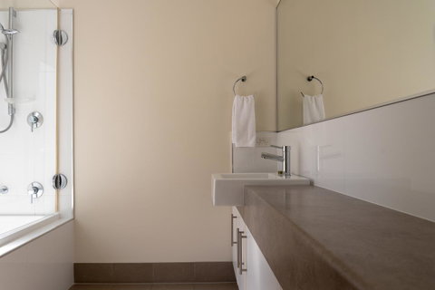 Cape Villas Dunsborough Unit 2 - Sunshine Coast Tourism 10
