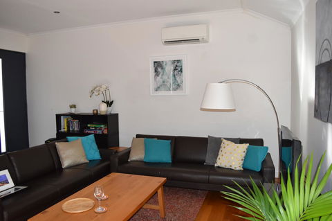 Central Executive Townhouse - Sunshine Coast Tourism 13