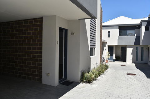 Central Executive Townhouse - Sunshine Coast Tourism 5