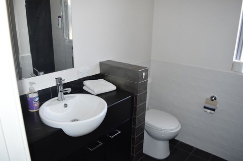 Central Executive Townhouse - Sunshine Coast Tourism 8