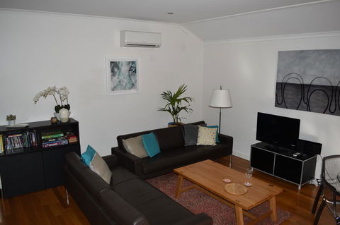 Central Executive Townhouse - Sunshine Coast Tourism 4