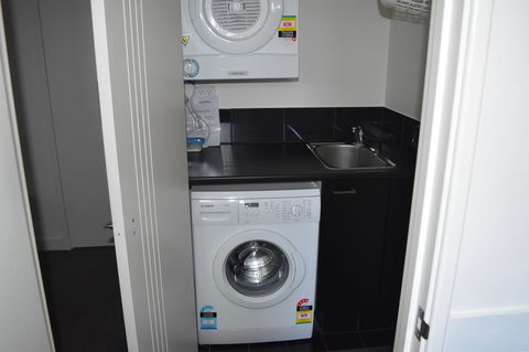 Central Executive Townhouse - Sunshine Coast Tourism 10