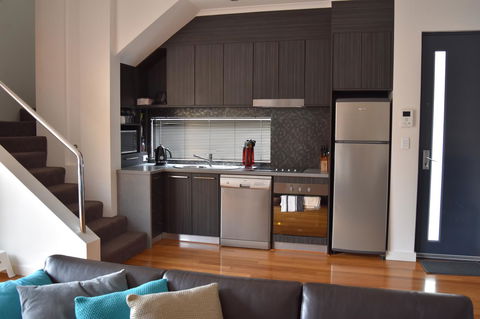 Central Executive Townhouse - Sunshine Coast Tourism 2
