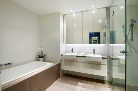 Claremont Quarter Luxury Apartment - Holiday Sunshine Coast 7
