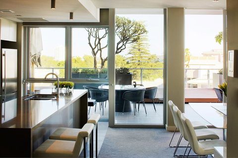 Claremont Quarter Luxury Apartment - Holiday Sunshine Coast 0