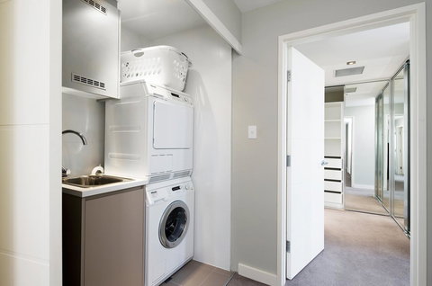 Claremont Quarter Luxury Apartment - Holiday Sunshine Coast 13