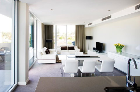 Claremont Quarter Luxury Apartment - Holiday Sunshine Coast 5