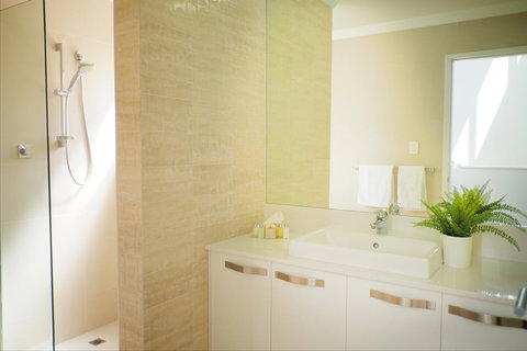 Cottesloe Artist's Beach Retreat - Holiday Sunshine Coast 25