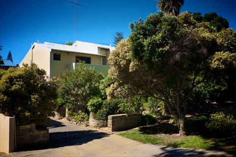 Cottesloe Artist's Beach Retreat - Holiday Sunshine Coast 4