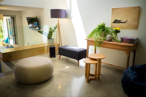 Cottesloe Artist's Beach Retreat - Holiday Sunshine Coast 17