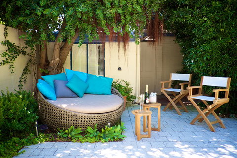 Cottesloe Artist's Beach Retreat - Holiday Sunshine Coast 1