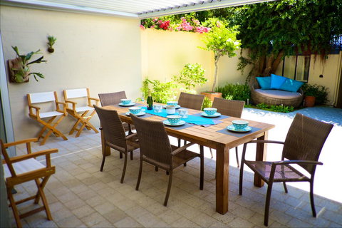 Cottesloe Artist's Beach Retreat - Holiday Sunshine Coast 2