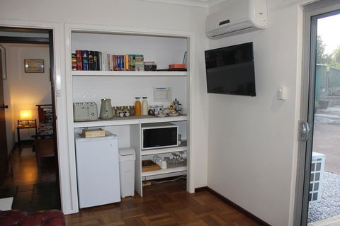 Jacaranda Hideaway Bed & Breakfast - Holiday Sunshine Coast 4
