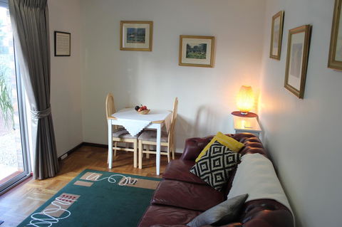Jacaranda Hideaway Bed & Breakfast - Holiday Sunshine Coast 3