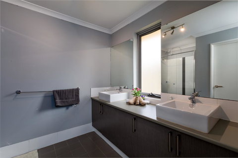 Rainbow Dream House - Holiday Sunshine Coast 8