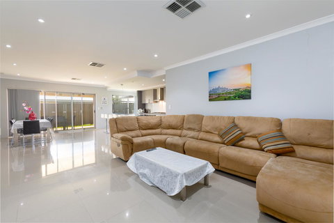 Rainbow Dream House - Holiday Sunshine Coast 0