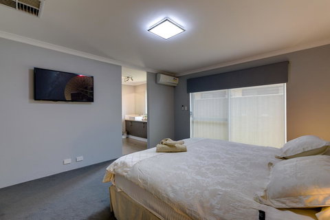 Rainbow Dream House - Holiday Sunshine Coast 7