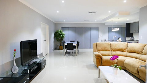 Rainbow Dream House - Holiday Sunshine Coast 9