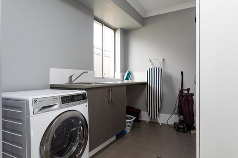 Rainbow Dream House - Holiday Sunshine Coast 23