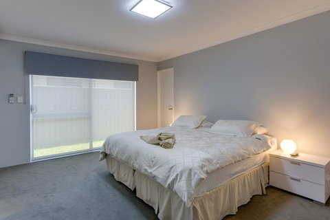 Rainbow Dream House - Holiday Sunshine Coast 6