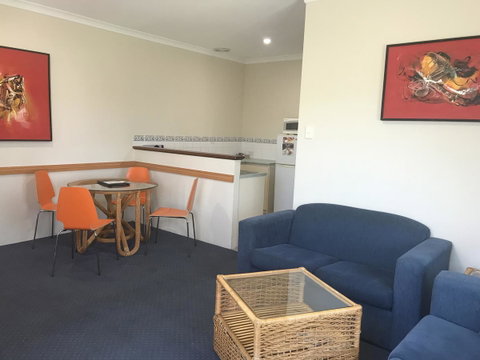 Bunbury Motel And Apartments - Sunshine Coast Tourism 3
