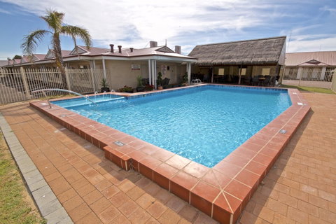 Bunbury Motel And Apartments - Sunshine Coast Tourism 6