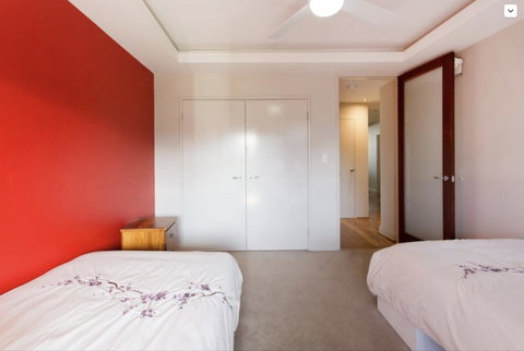 Adele's Luxury South Beach Apartment With King Bed - Holiday Sunshine Coast 8