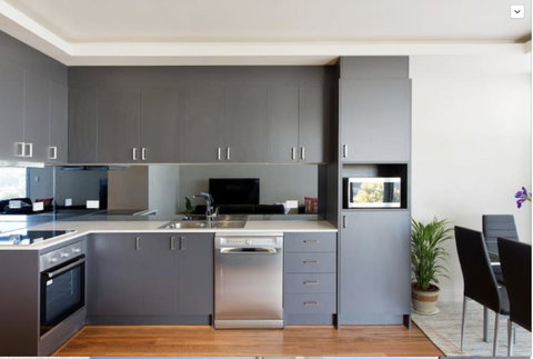 Adele's Luxury South Beach Apartment With King Bed - Holiday Sunshine Coast 13