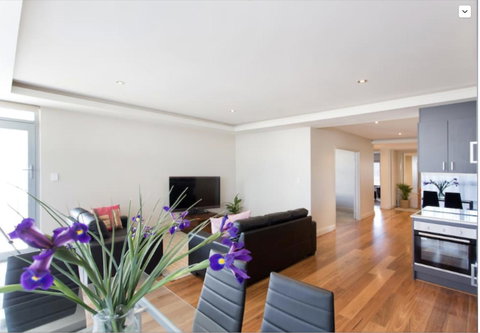 Adele's Luxury South Beach Apartment With King Bed - Holiday Sunshine Coast 9