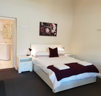 Stirling Apartments - Studio 1 - Holiday Sunshine Coast
