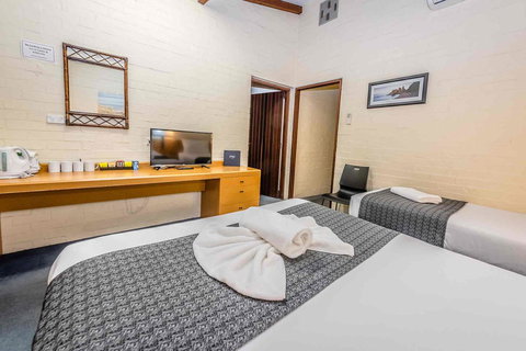 Nightcap At Wintersun Hotel - Holiday Sunshine Coast 11