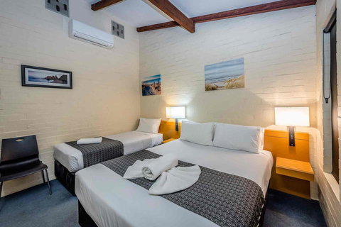 Nightcap At Wintersun Hotel - Holiday Sunshine Coast 12