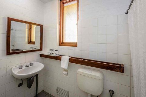 Nightcap At Wintersun Hotel - Holiday Sunshine Coast 10